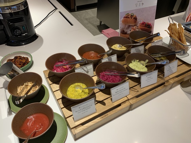 ホットドッグにぴったりなコンディメントも種類が揃う