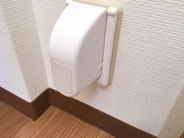 リッチェル コンセントフルカバー／417円