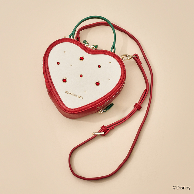 ハート型ショルダーバッグ ¥19,800|SAMANTHAVEGA ディズニーコレクション『白雪姫』