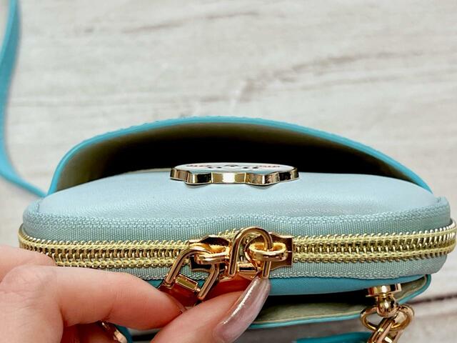 【ファッションセンターしまむら】「ちいかわ」レディース　ショルダーバッグ（ハチワレ）外側のポケット①