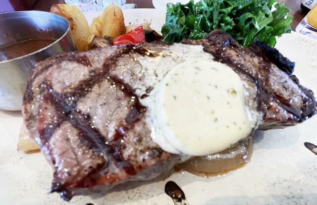 高級店のステーキを彷彿とさせるビジュアルです