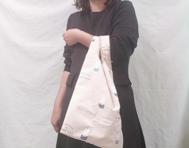 エコバッグは、落ち着いた上品なデザイン