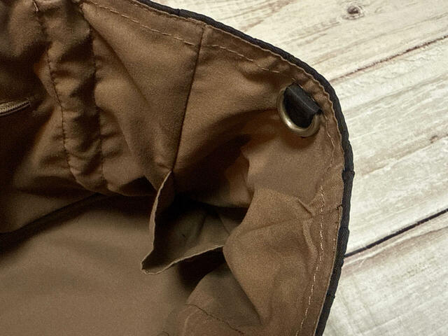 2つ目はサイドのポケット