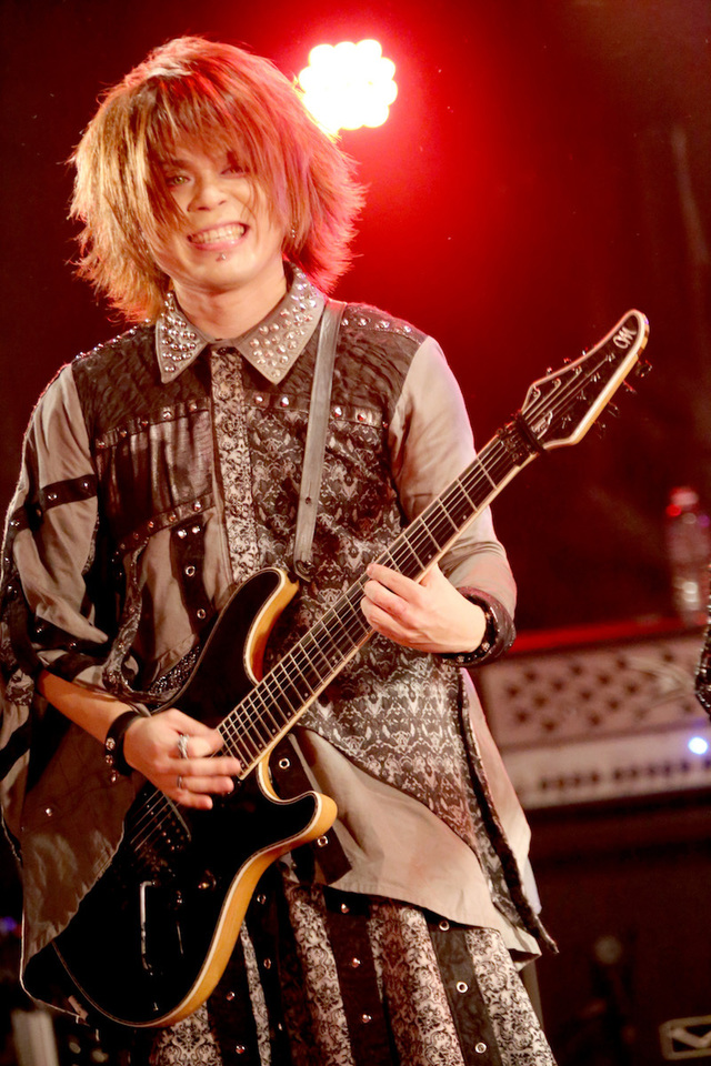 アルルカン・奈緒(G)