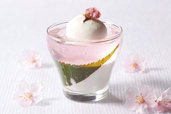 「桜のパンナコッタ」 750円（税別）／グランド ハイアット 東京　フィオレンティーナ ペストリーブティック〈東京 六本木〉