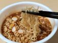 【農心ジャパン ユッケジャンカップラーメン 12個 1058円】細めの縮れ麺に旨辛いスープがよく絡む