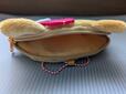 リップや鍵などの小物を入れられます