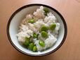 【ロピア 今日のエダマメ】さやから出してご飯に混ぜてみると、彩り豊かな枝豆ご飯になりました！