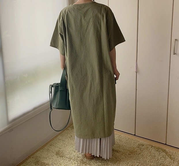 【ユニクロU 3wayシアサッカーワンピース（半袖）】骨格ナチュラルさん向け：布の量が少ないと身体のフレームが目立ちすぎてゴツく見えてしまうことも