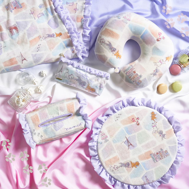 ピロークッション ￥2,800、シートクッション ￥2,600、ティッシュボックスケース ￥2,000、ハブラシポーチL ￥1,900、ブランケット ￥3,500