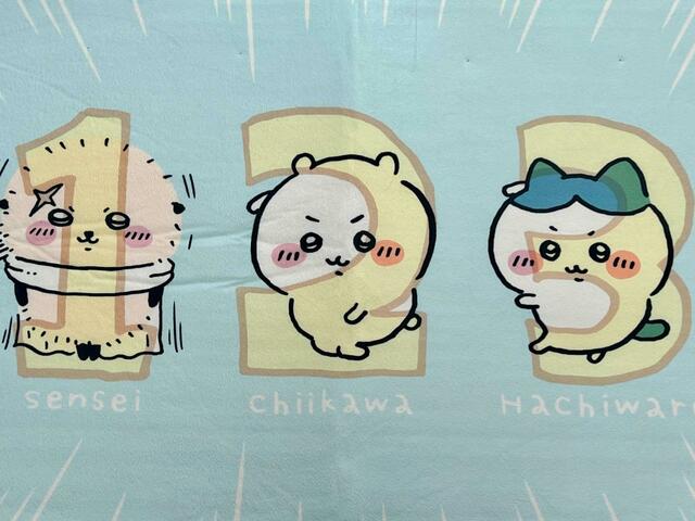 【しまむら：インテリアマット（ちいかわ）】1・2・3位のポーズをとった3人がたまらなくキュート！