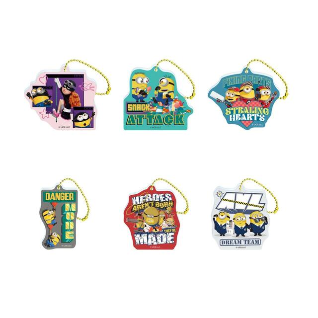 「ミニオンのアクリルキーホルダー」＜価格：750円（税込825円）＞【ファミマ限定！ミニオンの大好物の“バナナ”がおいしく超変身したスイーツが登場！】