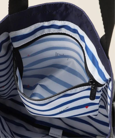 内ポケットはこんな感じ「LARGE EMERALD TOTE」　色：BLACK/RED/IVORY、サイズ：FREE、価格：￥12,100（taxin）【LeSportsac×IÉNA ENFANT Special Collaboration】