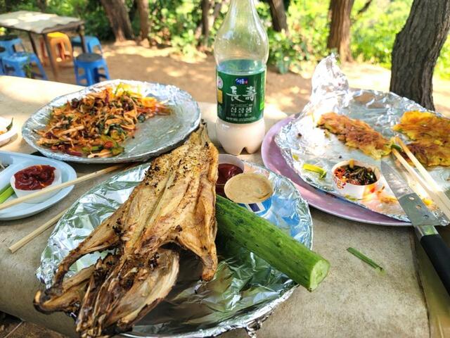 「一字山酒幕」の干し鱈(手前)