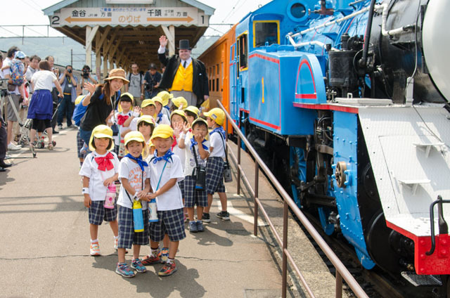 新金谷駅の「きかんしゃトーマス号」(3)