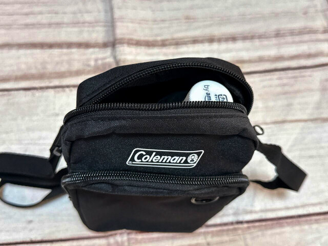 メイン収納には550mLのペットボトルが収納可能！