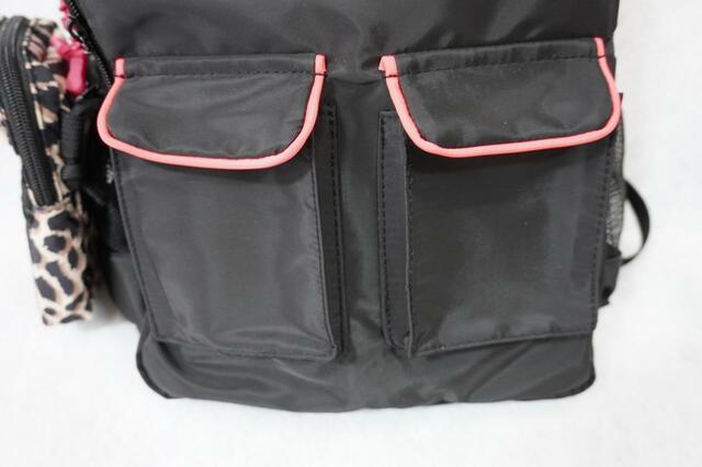 ピンクのパイピングがおしゃれ