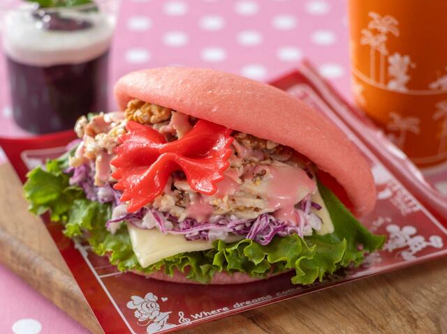 スペシャルセット 1,170円｜提供店舗：東京ディズニーランド「スウィートハート・カフェ」｜東京ディズニーリゾート「ミニー・ベスティーズ・バッシュ！」スペシャルメニュー