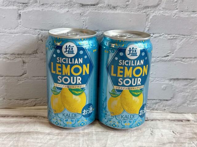 【カルディ レモンバッグ／オリジナル　シチリアン塩レモンサワー】350mlの缶入りのお酒が2本入っています