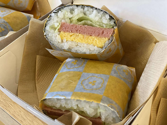 おすし屋さんのポークたまごおにぎり　ポーたま　¥ 500（税込）