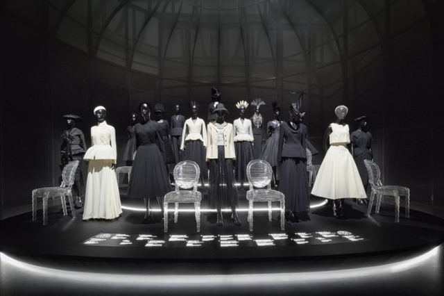 「クリスチャン・ディオール、夢のクチュリエ」展　会場風景
