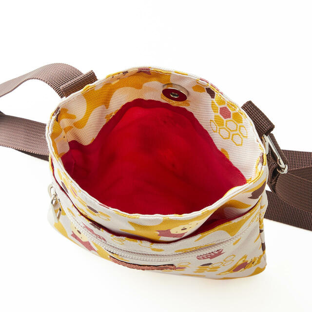 スマートフォン収納ポケット付きショルダーバッグ「くまのプーさん」｜￥2,990 （税込）