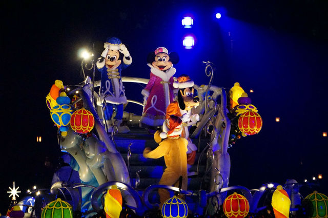 カラー・オブ・クリスマス　キャラクター達が乗る船