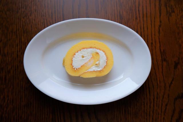 【オリジナルレモネードロール】クリームの中にもレモンソースが巻き込まれています