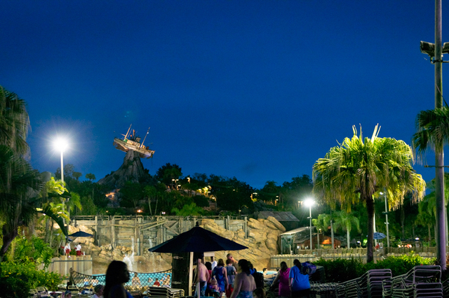 ディズニー・タイフーン・ラグーン「H2Oグロウナイト」