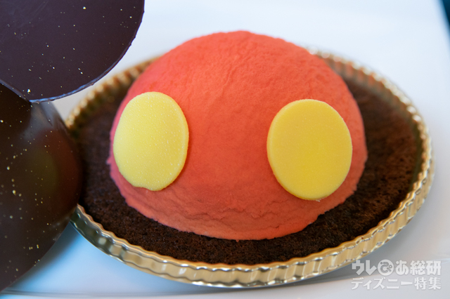 “ハイピリオン・ラウンジ スペシャルケーキセット”ティラミス 1,700円｜ディズニーアンバサダーホテル「ハイピリオン・ラウンジ」