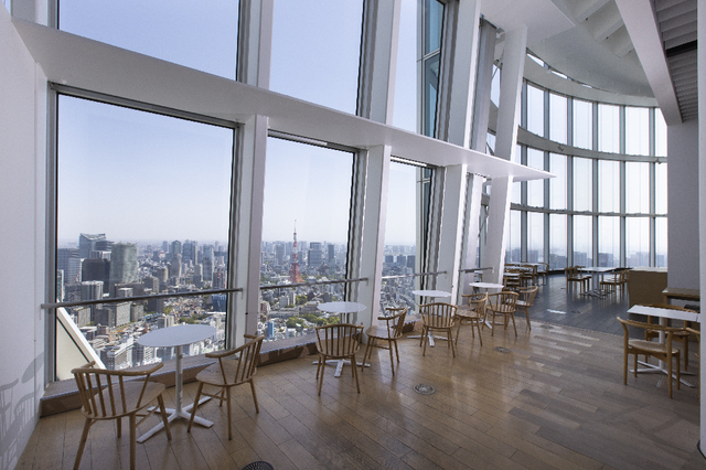 【THE SUN ＆ THE MOON（Cafe）】住所：東京都港区六本木6-10-1六本木ヒルズ森タワー52F  営業時間：11:00～22:00（L.O. フード21:00、ドリンク21:30） 席数：100席