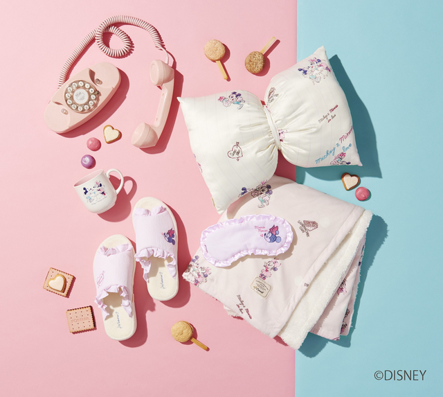 （第2弾発売商品）リボンクッション 2,800円、巾着付きブランケット 3,800円、アイマスク 1,600円、スリッパ 2,600円、マグカップ 1,200円