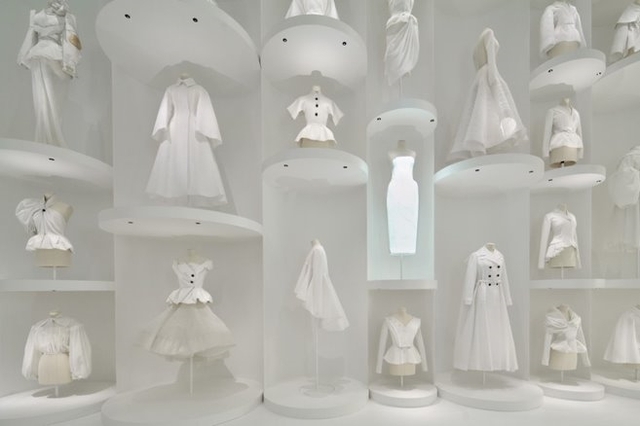 「クリスチャン・ディオール、夢のクチュリエ」展　会場風景