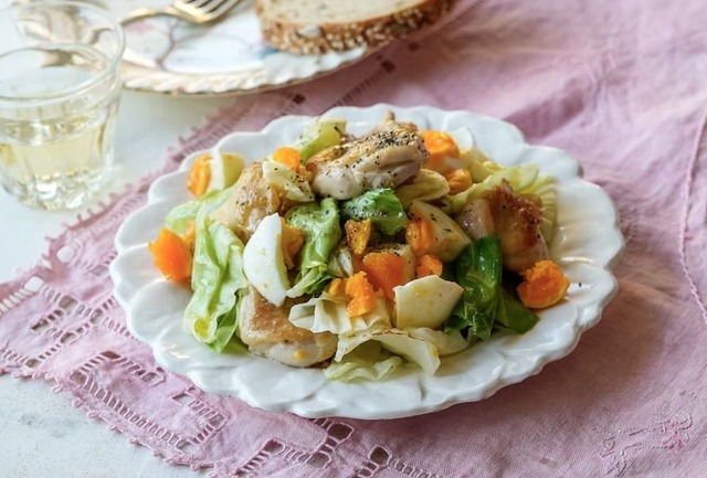 【『cookpad plus 2025年春号』（扶桑社）】鶏肉と春キャベツとゆで卵のマヨ酢炒め