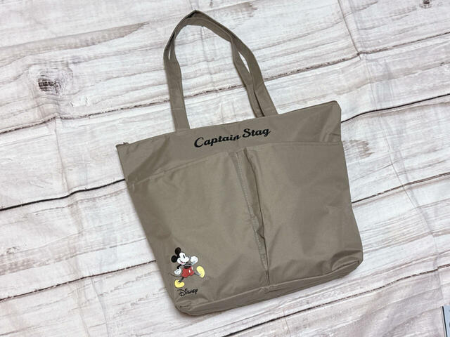 外出先で仕事をする際の荷物を収納