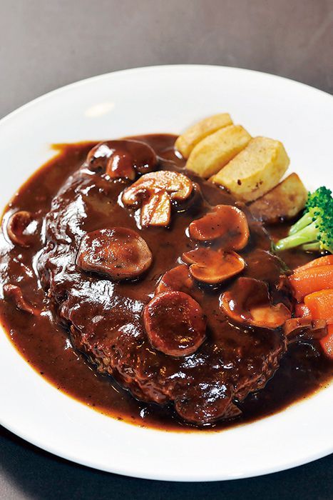 創作洋食／駒沢大学「えいらく」の「ハンバーグ（サラダ・ライス付き）」1100円