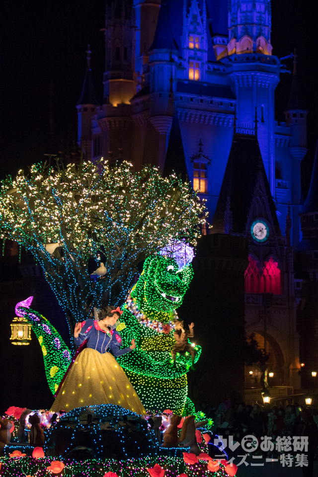 クリスマスバージョン「東京ディズニーランド・エレクトリカルパレード・ドリームライツ」（2016年）｜東京ディズニーランド「クリスマス・ファンタジー」