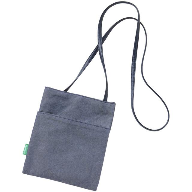 【familiar×王子動物園 コラボアイテム】サコッシュ／（約）縦20×横17cmのコンパクトサイズで、外ポケットも付いています