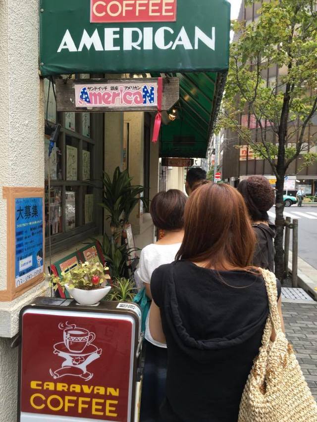 ランチは12時から。オープン30分ほど前にはすでに行列が！