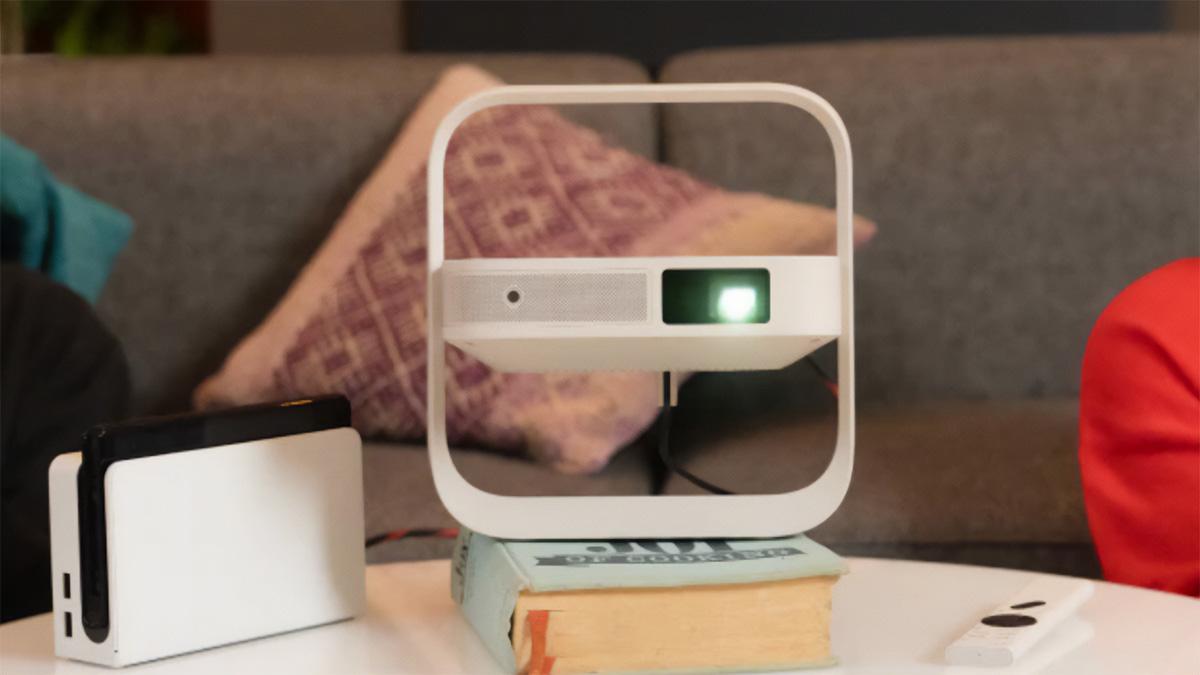 暑い夏はクーラーの効いた部屋で大画面！XGIMI薄型プロジェクター