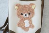 サガラ刺繍のリラックマが可愛い【リラックマ　ふわふわ刺繍がかわいい！スマホショルダーバッグ】