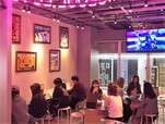 韓国の人気エリア「弘大」をそのまま再現したような店内