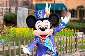 2017年「ファッショナブル・イースター」のコスチュームを着たミッキーマウス