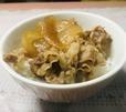 【松屋の牛めしの具】一袋をそのままご飯へ