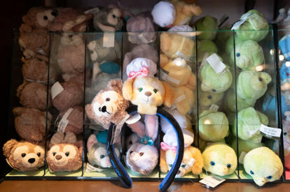 【即発送】ダッフィー　カスタマイズぬいぐるみカチューシャセット　香港ディズニー カスタマイズ】ダッフィーフレンズ カチューシャぬいぐるみ7点