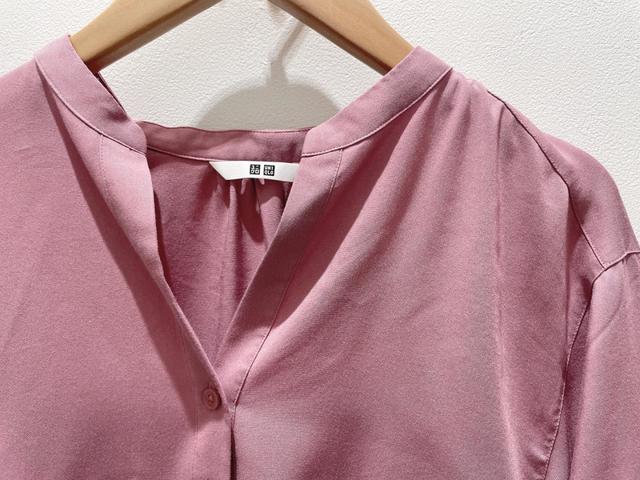 【UNIQLO（ユニクロ） レーヨンリラックスブラウス（長袖）】上品な光沢感がおしゃれ