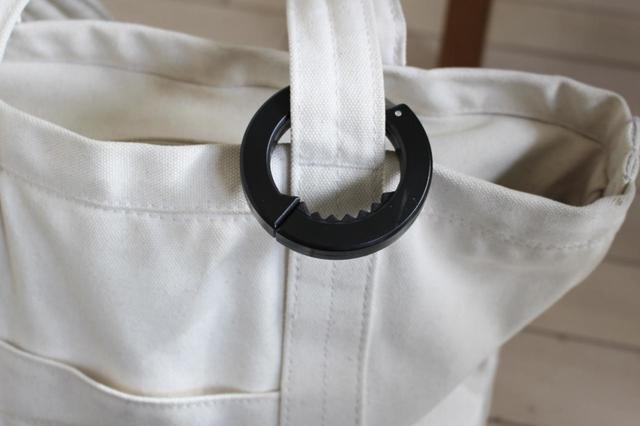 【セリア】バッグフック／100円