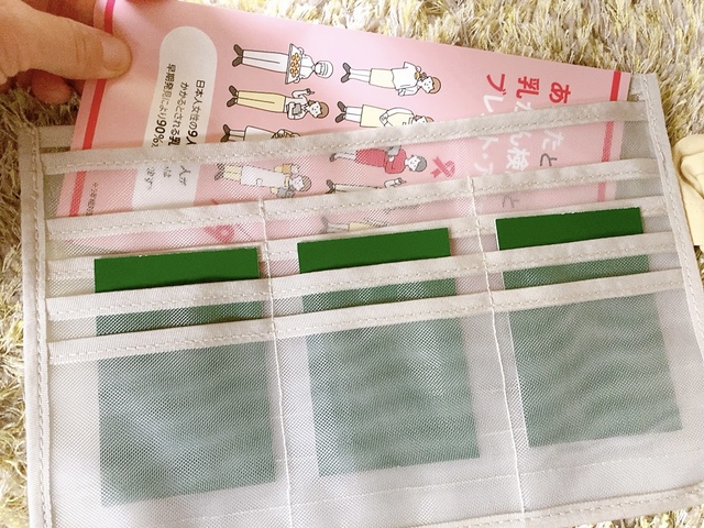 【無印良品 綿・母子手帳ケース用リフィル・大】カードポケットは縦向き収納