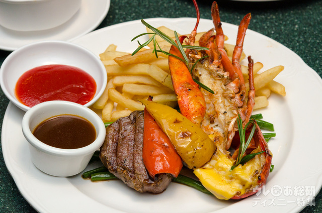 メインストリートUSA「メインストリート・コーナー・カフェ」｜香港ディズニーランド・リゾート