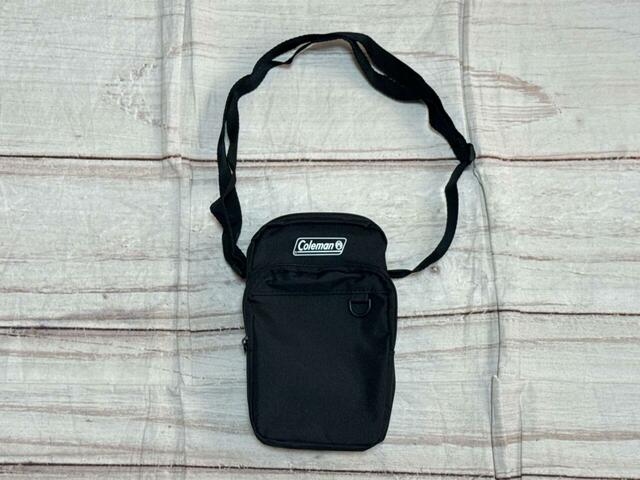 縦長シルエットがシャープでおしゃれなショルダーバッグ